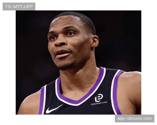 威少改打大前锋后状态回升，创现役第三项万分千助里程碑