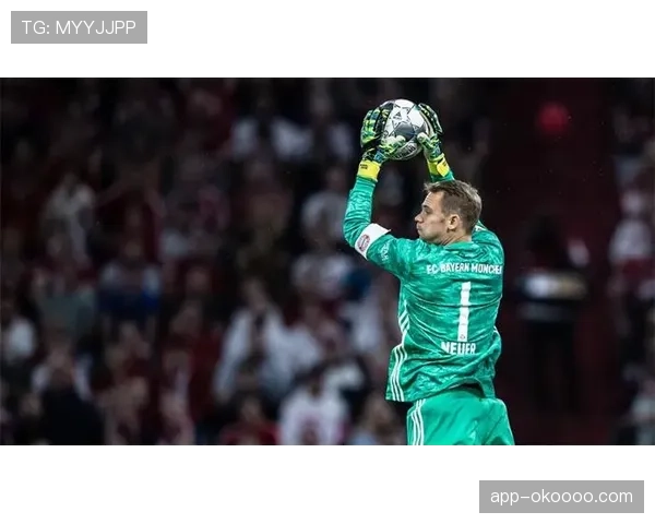 门将诺伊尔谈扑救：解读对手助跑阶段脚型对预判射门方向的影响